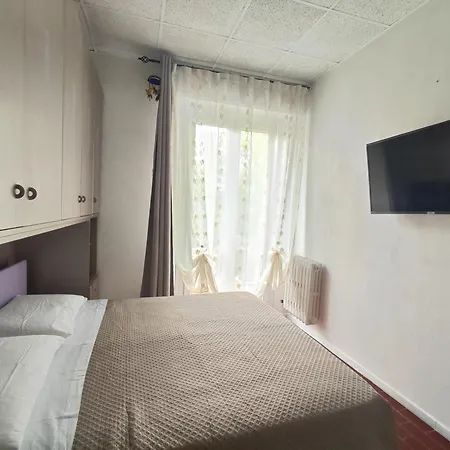 Apartment G House *